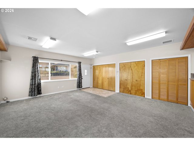 2488 W LORRAINE Ave, Roseburg, OR 97471