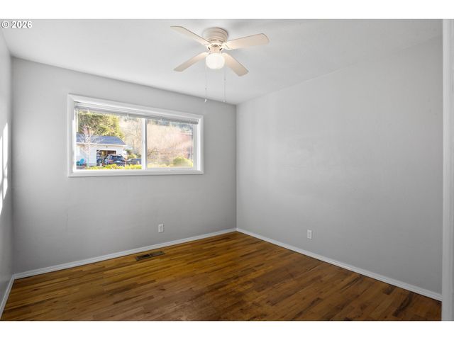 2488 W LORRAINE Ave, Roseburg, OR 97471