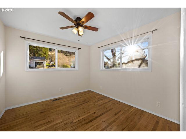 2488 W LORRAINE Ave, Roseburg, OR 97471