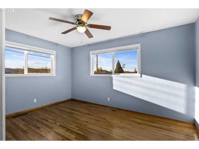 2488 W LORRAINE Ave, Roseburg, OR 97471