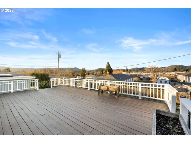 2488 W LORRAINE Ave, Roseburg, OR 97471