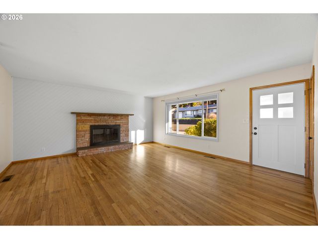 2488 W LORRAINE Ave, Roseburg, OR 97471