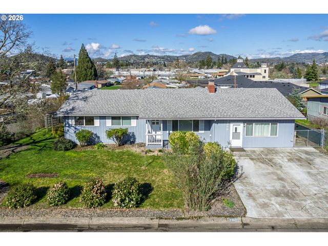 2488 W LORRAINE Ave, Roseburg, OR 97471