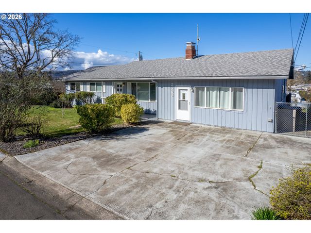 2488 W LORRAINE Ave, Roseburg, OR 97471