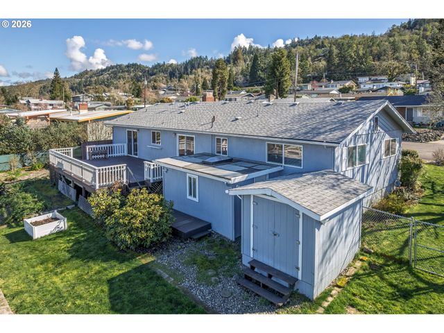 2488 W LORRAINE Ave, Roseburg, OR 97471