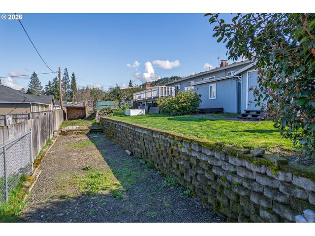 2488 W LORRAINE Ave, Roseburg, OR 97471