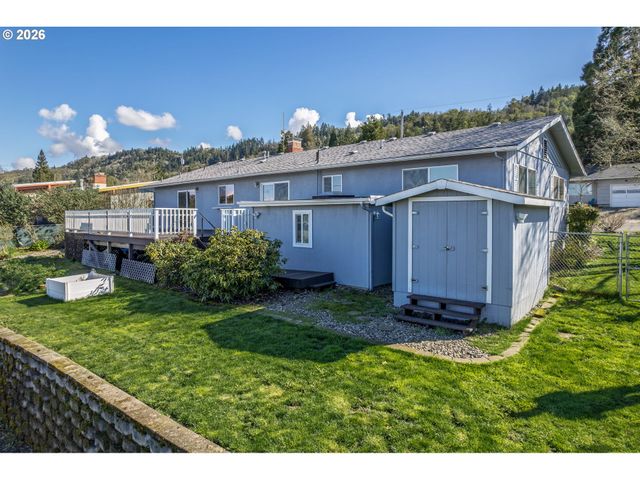 2488 W LORRAINE Ave, Roseburg, OR 97471