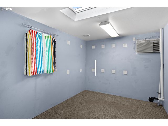 2488 W LORRAINE Ave, Roseburg, OR 97471