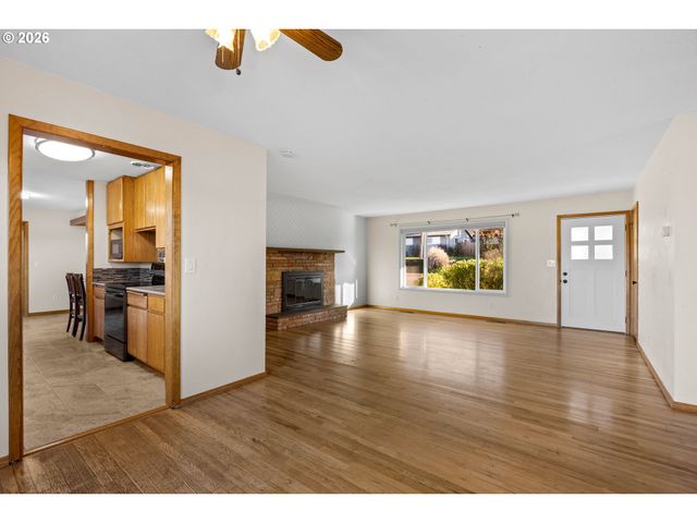 2488 W LORRAINE Ave, Roseburg, OR 97471