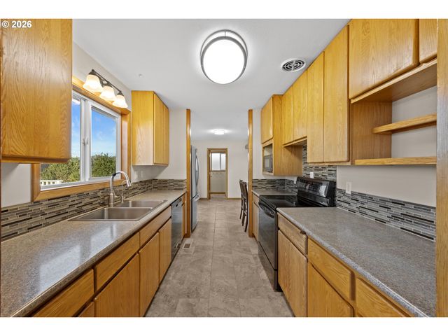 2488 W LORRAINE Ave, Roseburg, OR 97471