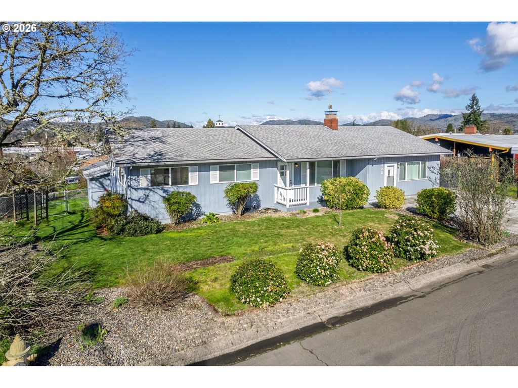 2488 W LORRAINE Ave, Roseburg, OR 97471