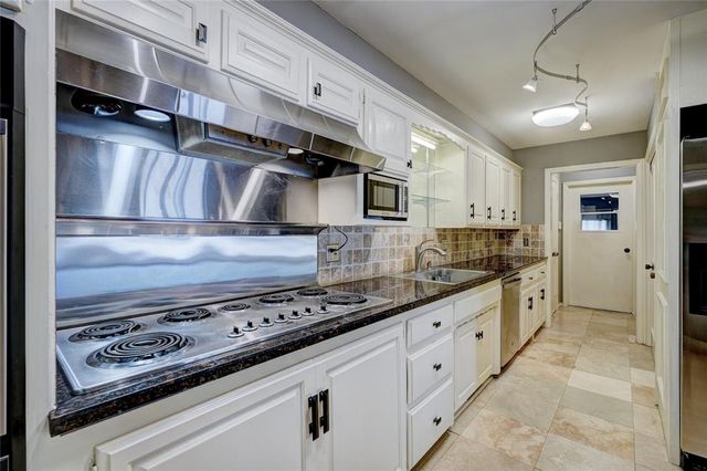 6325 Glenbrook Court, Oklahoma City, OK 73118