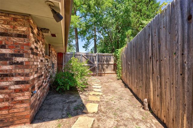 6325 Glenbrook Court, Oklahoma City, OK 73118