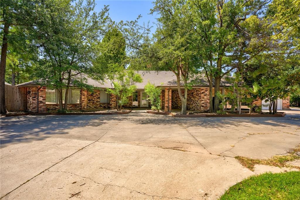 6325 Glenbrook Court, Oklahoma City, OK 73118