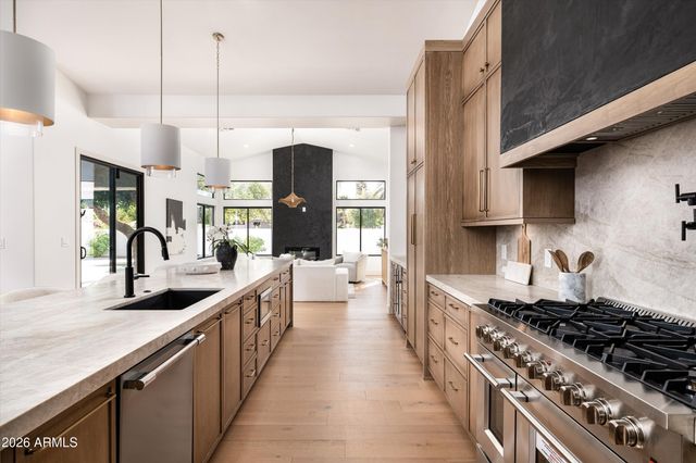 10228 N 55th Place, Paradise Valley, AZ 85253