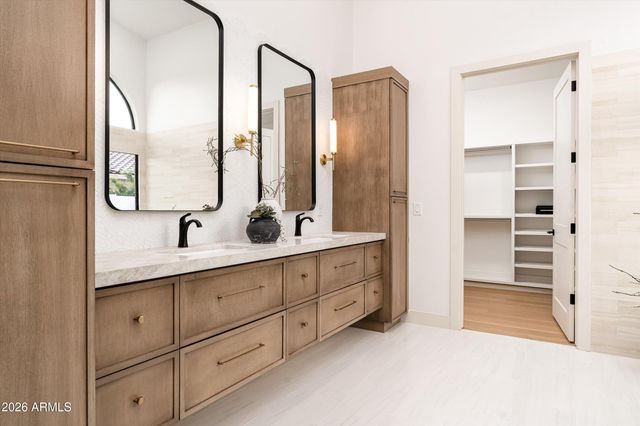 10228 N 55th Place, Paradise Valley, AZ 85253