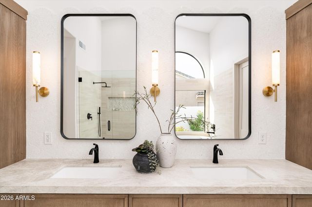 10228 N 55th Place, Paradise Valley, AZ 85253