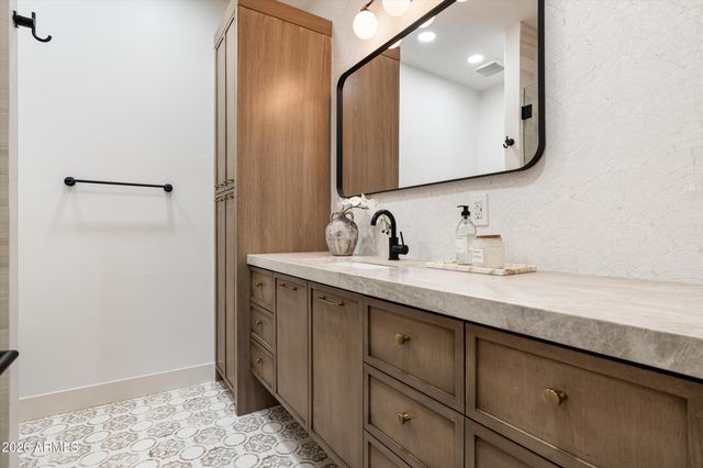 10228 N 55th Place, Paradise Valley, AZ 85253