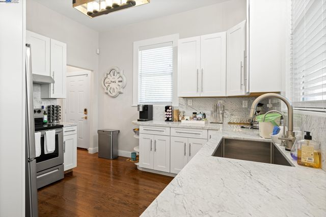 2207 E 21St St, Oakland, CA 94606