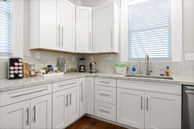 2207 E 21St St, Oakland, CA 94606