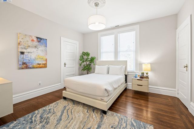 2207 E 21St St, Oakland, CA 94606