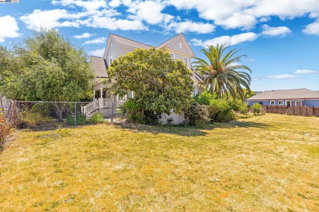 2207 E 21St St, Oakland, CA 94606