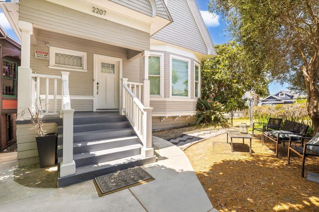 2207 E 21St St, Oakland, CA 94606