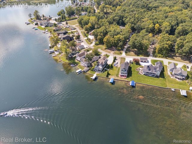 16295 Whitehead Drive, Argentine Township, MI 48451