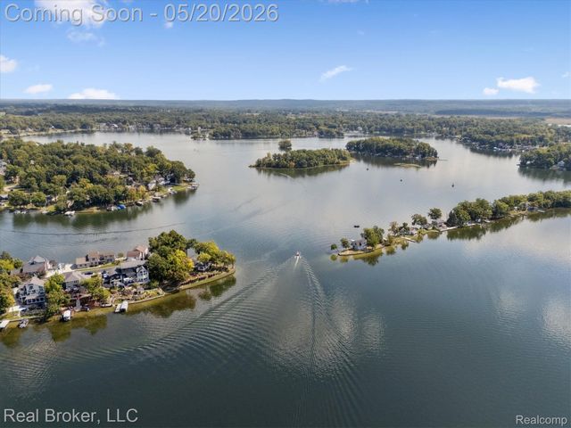 16295 Whitehead Drive, Argentine Township, MI 48451