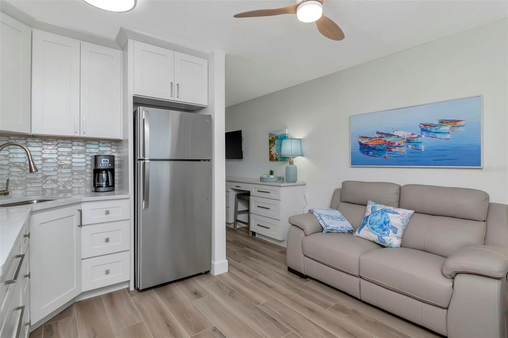 Image 16 of property listing at 2700 GULF BOULEVARD W2, Belleair Beach, FL 33786