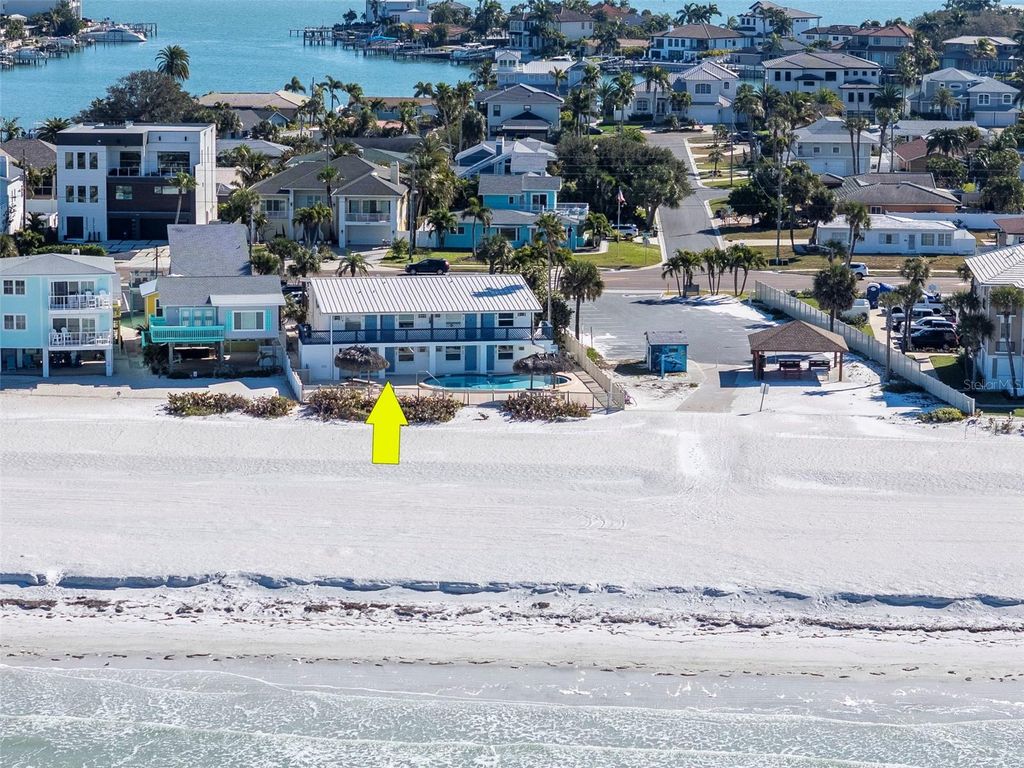 Image 3 of property listing at 2700 GULF BOULEVARD W2, Belleair Beach, FL 33786