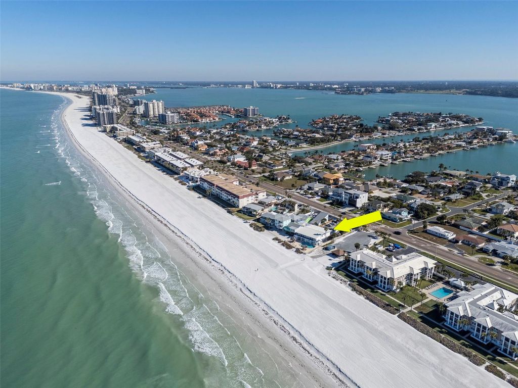 Image 6 of property listing at 2700 GULF BOULEVARD W2, Belleair Beach, FL 33786