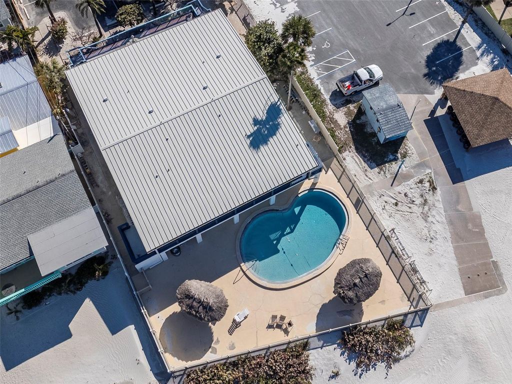 Image 7 of property listing at 2700 GULF BOULEVARD W2, Belleair Beach, FL 33786