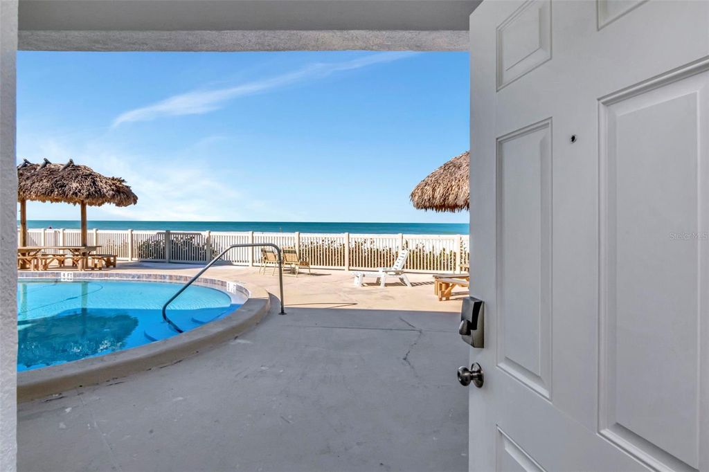 Image 8 of property listing at 2700 GULF BOULEVARD W2, Belleair Beach, FL 33786