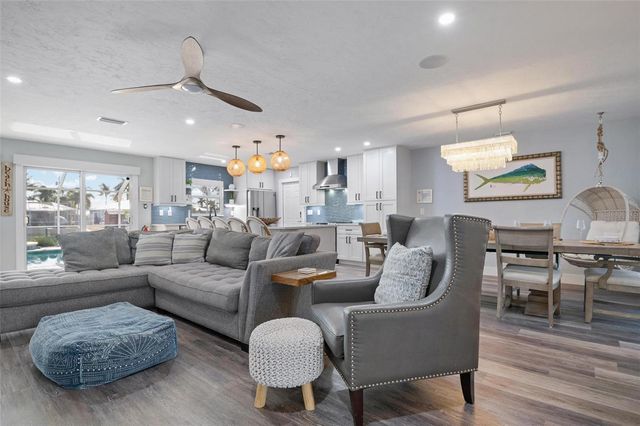 3915 COCONUT TERRACE, Bradenton, FL 34210