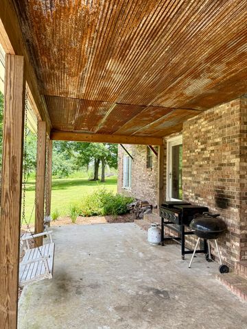 405 Lillis Rd., Columbia, MS 39429