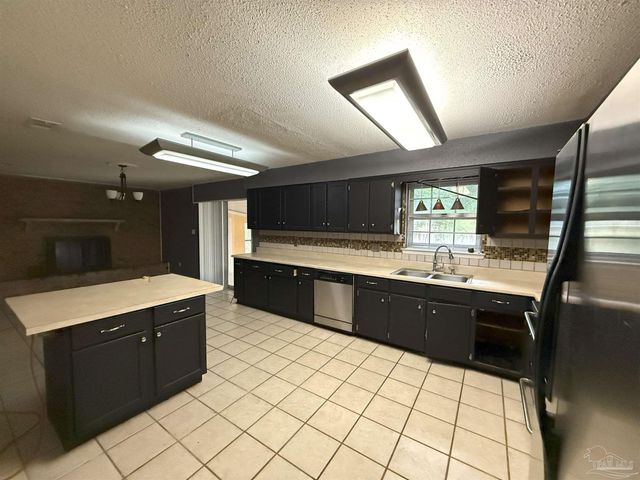 6536 Colonade Cir, Pensacola, FL 32506
