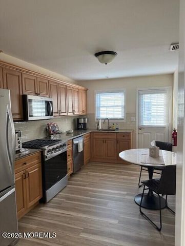 16 Banning Court, Toms River, NJ 08757