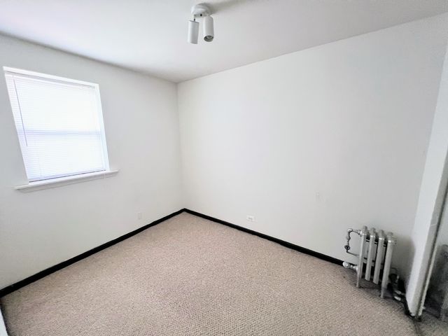 3933 N Clarendon Avenue 304, Chicago, IL 60613