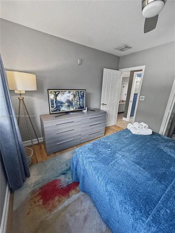 1423 Holly Heights Drive 11, Fort Lauderdale, FL 33304