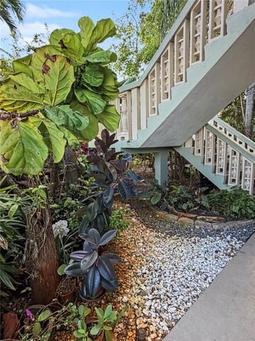 1423 Holly Heights Drive 11, Fort Lauderdale, FL 33304