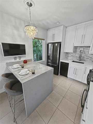 1423 Holly Heights Drive 11, Fort Lauderdale, FL 33304