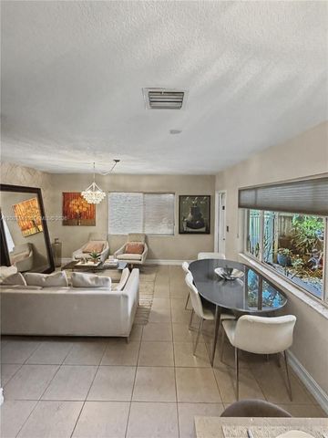 1423 Holly Heights Drive 11, Fort Lauderdale, FL 33304