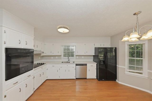 737 Mountainbrooke Circle, Stone Mountain, GA 30087