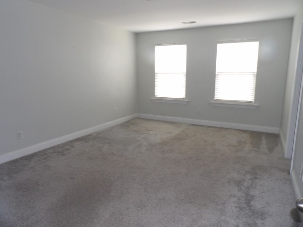 Image 10 of property listing at 315 Coopers Hawk Drive, Summerville, SC 29483