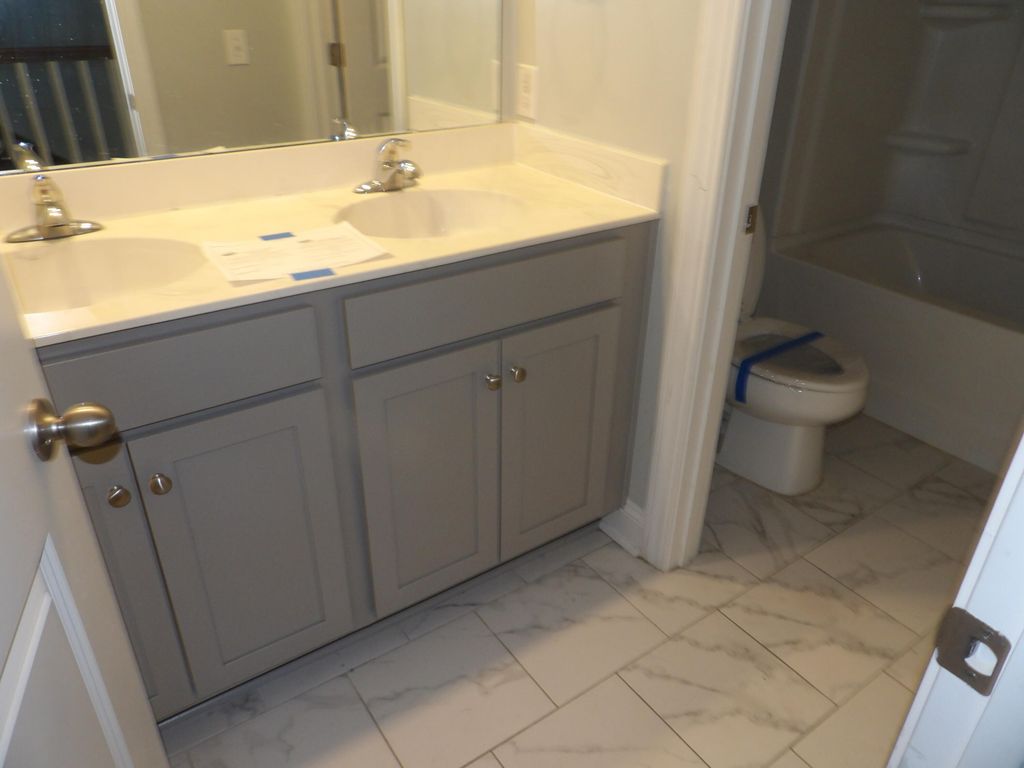 Image 14 of property listing at 315 Coopers Hawk Drive, Summerville, SC 29483