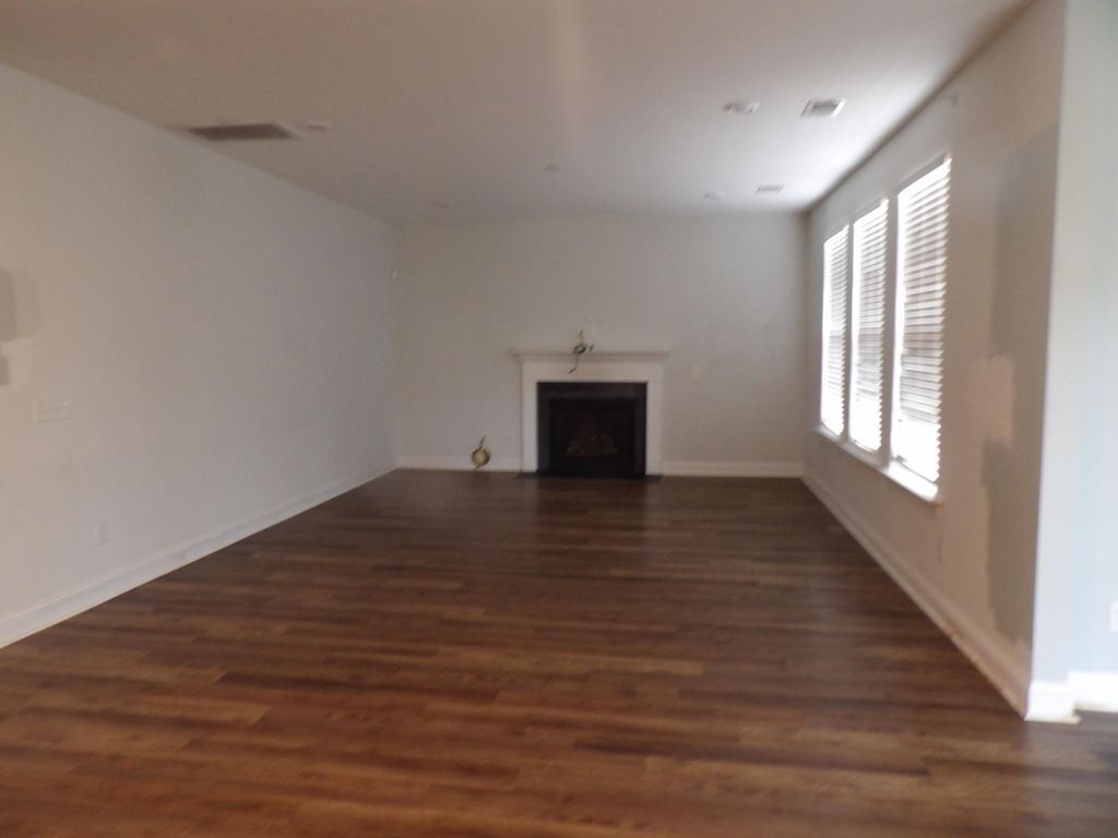 Image 2 of property listing at 315 Coopers Hawk Drive, Summerville, SC 29483