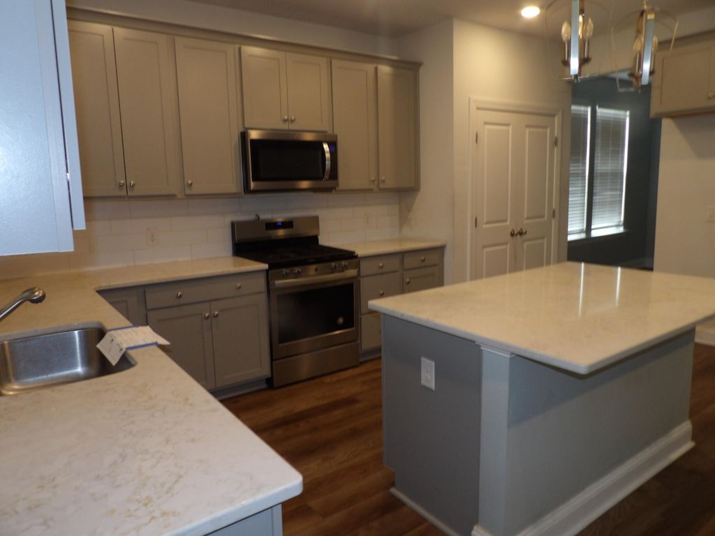 Image 3 of property listing at 315 Coopers Hawk Drive, Summerville, SC 29483