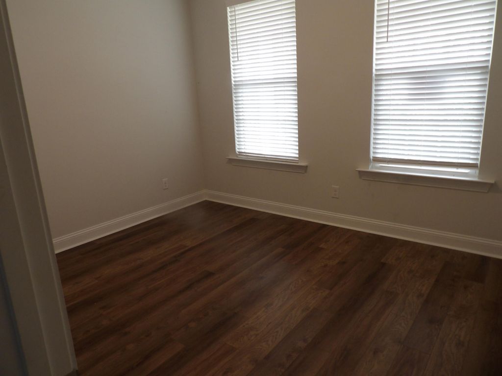 Image 5 of property listing at 315 Coopers Hawk Drive, Summerville, SC 29483