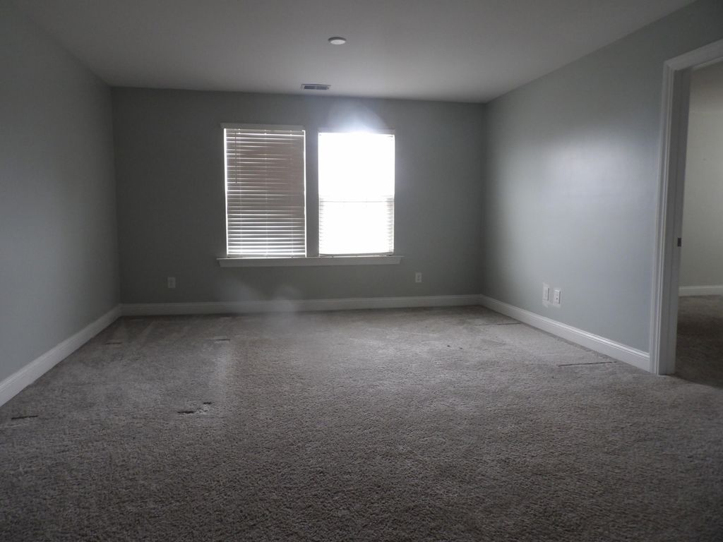 Image 7 of property listing at 315 Coopers Hawk Drive, Summerville, SC 29483